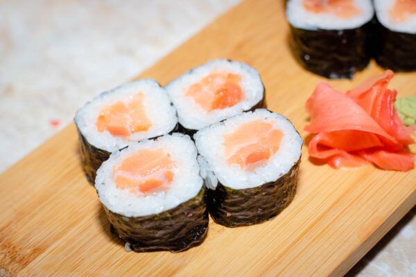 Salmon Nigiri (2 pcs)