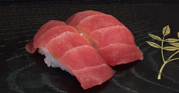 Tuna Nigiri (2 pcs)